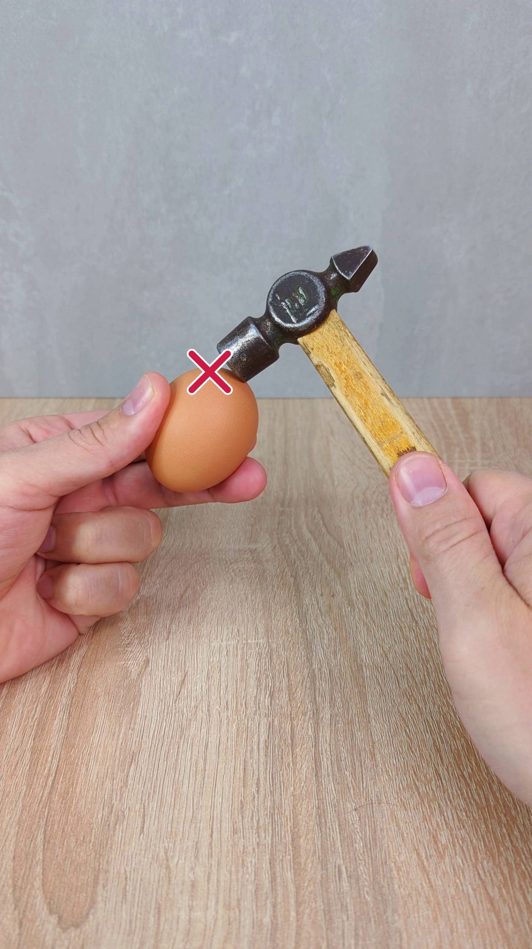 Обязательно запомните эту хитрость! Как легко и быстро очистить яйцо смотреть онлайн