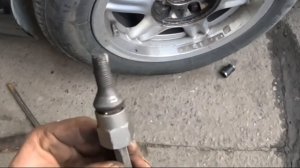 Как открутить сорваный болт. Без сварки. Набор экстракторов.колёсные болты