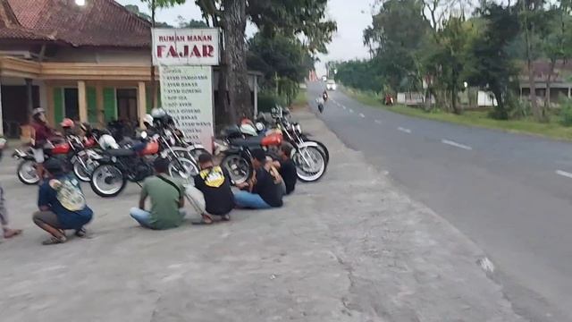 Nyorided Ngabuburit Dan Buka Bersama Bareng Honda XL 125 Ponorogo Sepesial Ramadan Geng Tril Tua GT смотреть онлайн