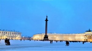 Дворцовая площадь — контрасты погоды в Санкт-Петербурге