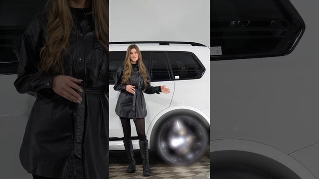 BMW X7 — воплощение роскоши и мощности! Что круче, двушка в Москве или новая BMW X7?