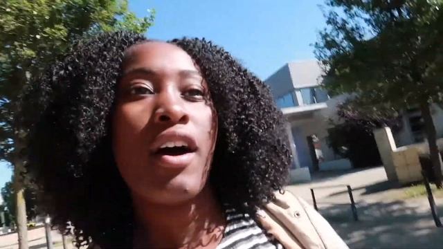 I'm in France! (Learning French) смотреть онлайн