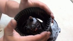 Как заменить щетки на моторе отопителя Фольксваген Гольф