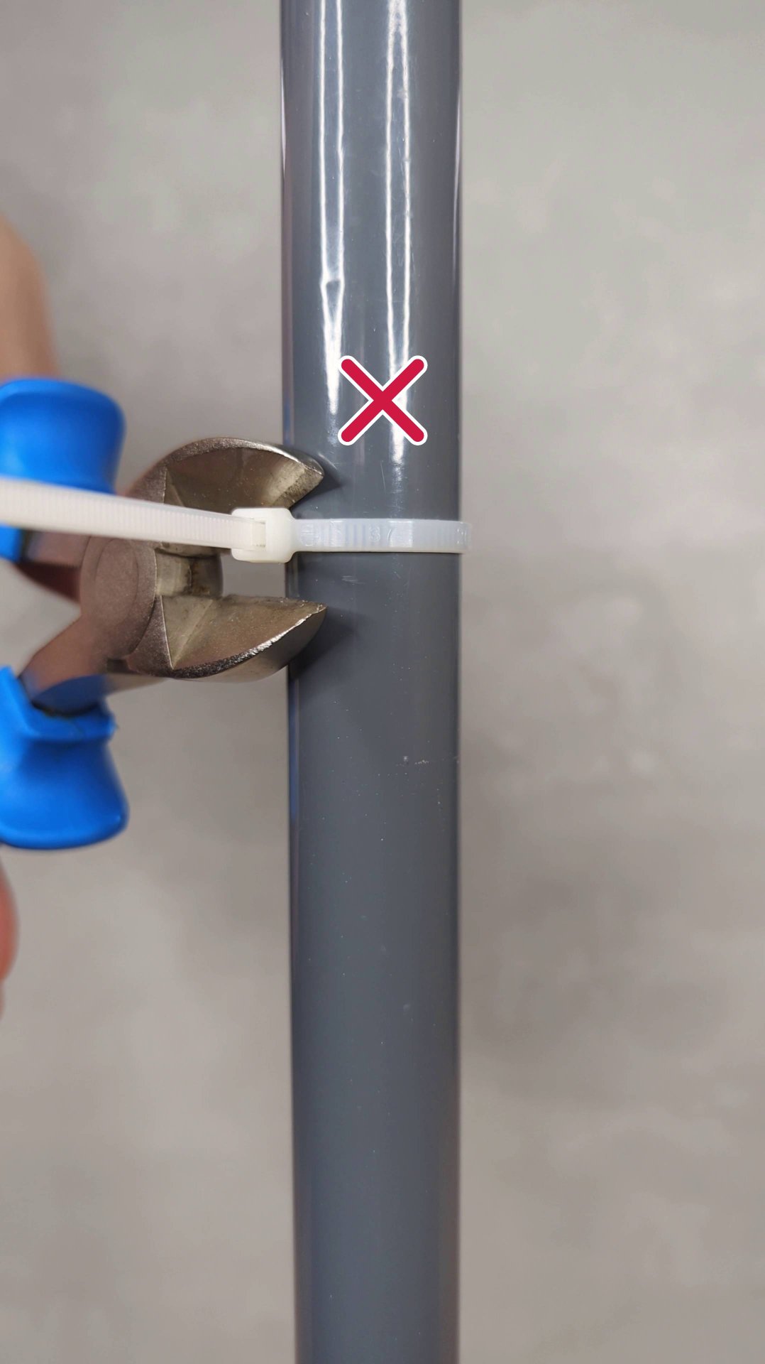 Обязательно запомни эту хитрость! Как легко и быстро снять пластиковый хомут смотреть онлайн