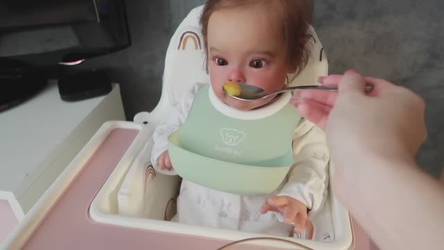 ПОКАЗЫВАЮ ГДЕ Я РАНЬШЕ ЖИЛА| КАК СДЕЛАТЬ ИЗ YOYA КОЛЯСКУ BABYZEN| REBORN EVA SHOWING THE PAST ROOM смотреть онлайн