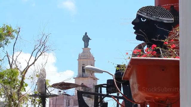 HAVANA/CUBA– MAY 29 2015: Colorful Architecture of Street смотреть онлайн
