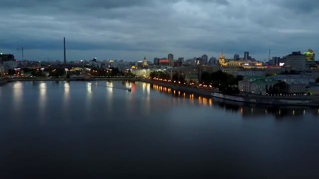 Вечерный Екатеринбург с высоты птичьего полета смотреть онлайн