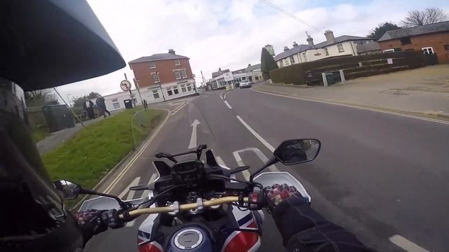 Africa Twin CRF1000L Test Ride and Review смотреть онлайн