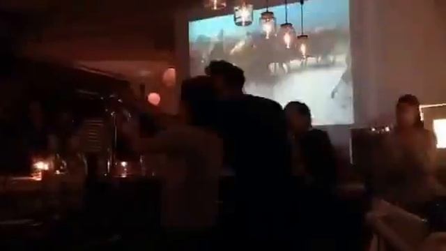 20 segundos de T E S L A un Sábado por la noche
