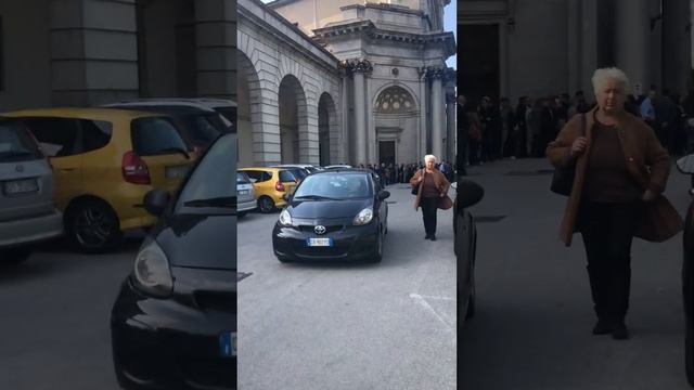 ЭТО ПОХОРОНЫ ИЛИ СВАДЬБА? БОЛЬШОЕ СКОПЛЕНИЕ ЛЮДЕЙ ВОЗЛЕ ЦЕРКВИ 🇮🇹#таняиталия #житьвиталии #италия смотреть онлайн