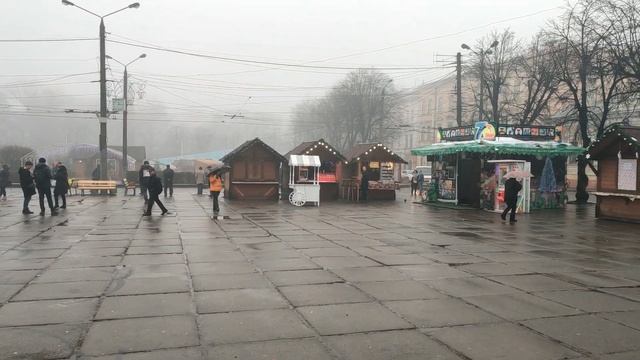 Новогодняя елка в Черновцах 2020г. И вечные нытики =( смотреть онлайн