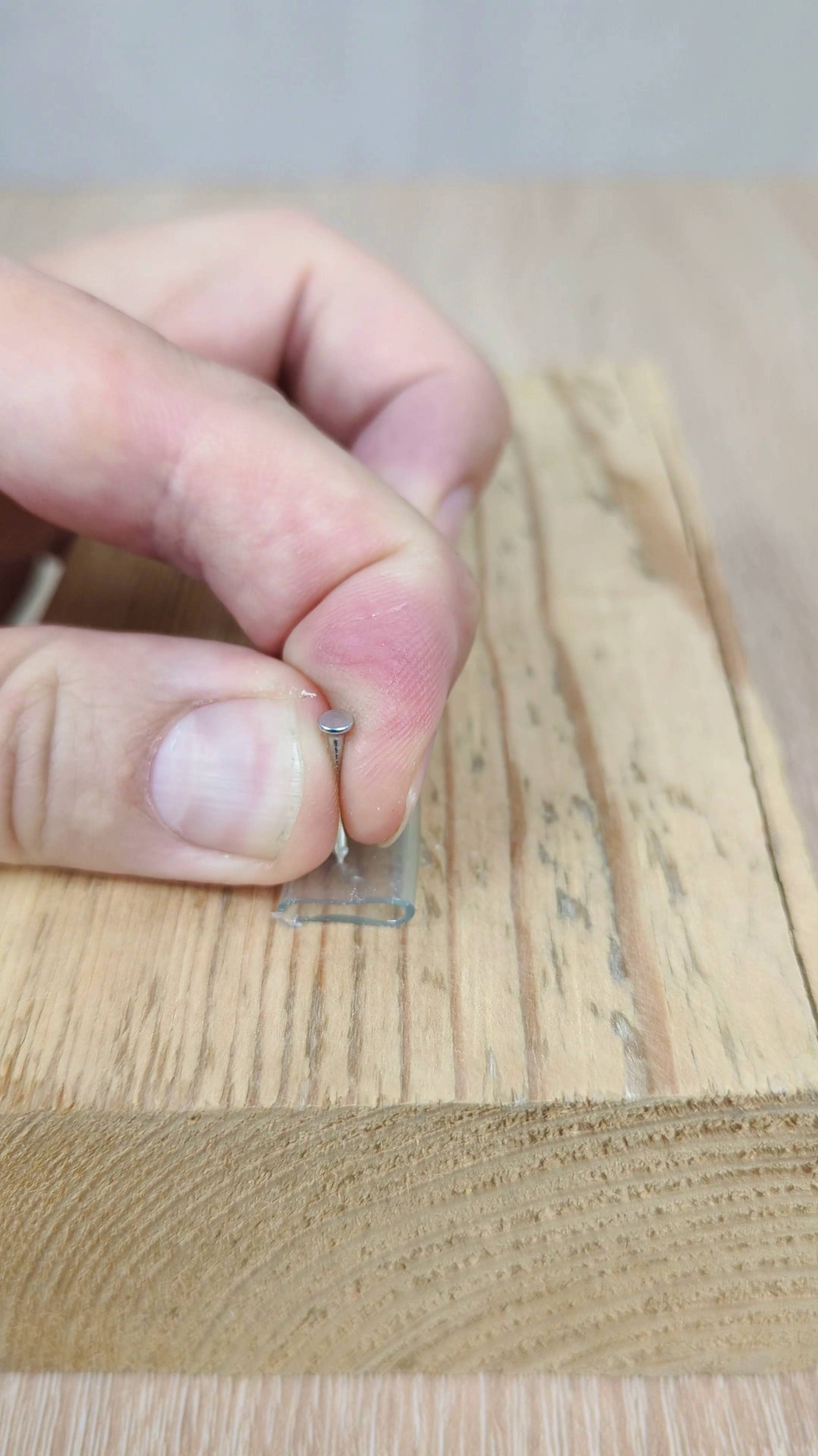 Обязательно запомните эту хитрость! Как закрепить провод, если нет крепежа смотреть онлайн