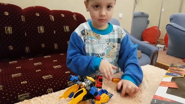 Тобот грузовик везёт Тритана - Tobot X Y Z смотреть онлайн