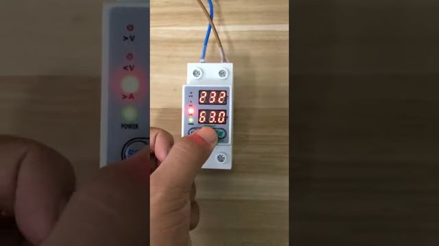 63A 230V Din rail adjustable over and under voltage protector relay with over current protection смотреть онлайн