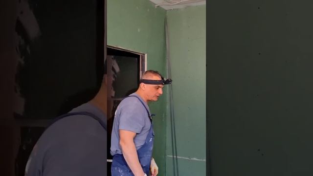 как правильно ставить уголок #штукатурка #ремонт #гипсокартон смотреть онлайн