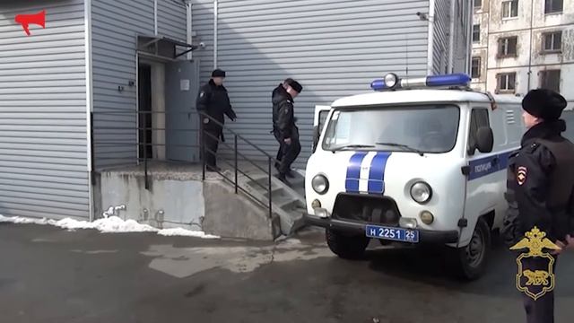 Мужчина в медицинской маске ограбил ювелирный магазин в Приморье смотреть онлайн