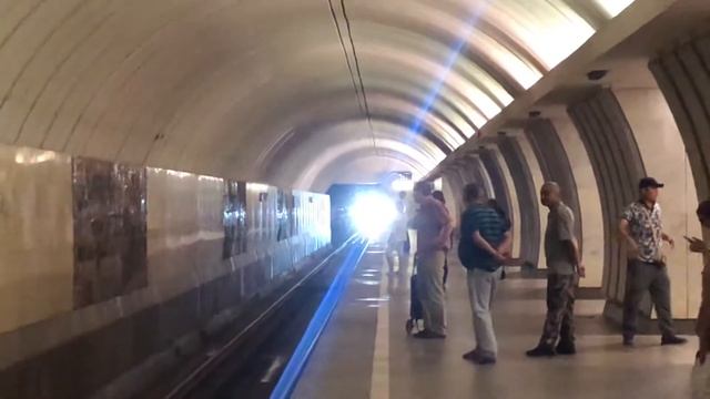 81-760/761 Ока На станции Савёловская смотреть онлайн