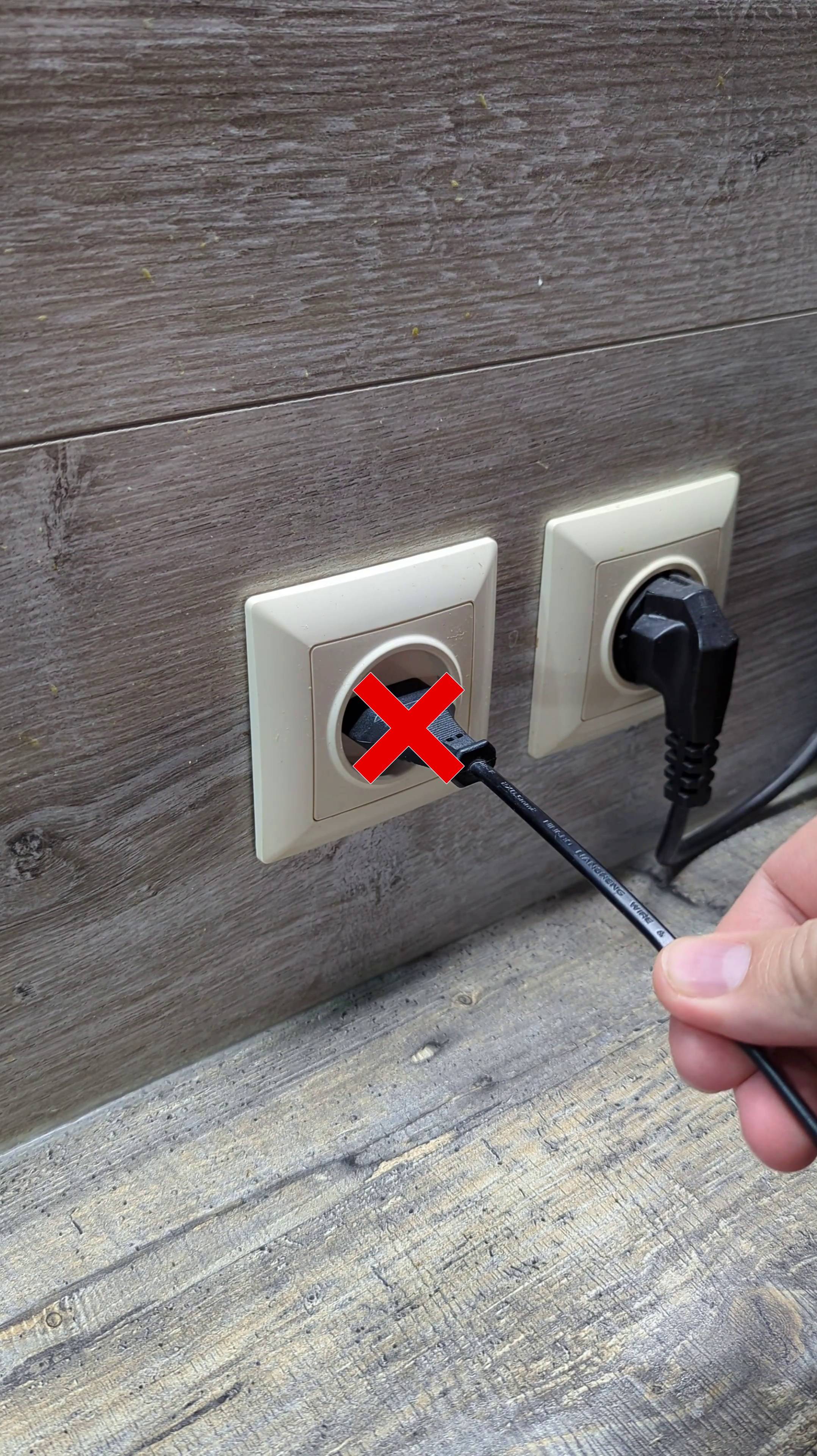 Обязательно запомните эту хитрость! Как правильно выдергивать вилку из розетки смотреть онлайн