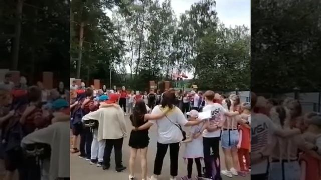 Не забывайте, что мы друзья! друзья-Не забывайте,что мы оркестр, оркестр - Не забывай, что ты это я смотреть онлайн