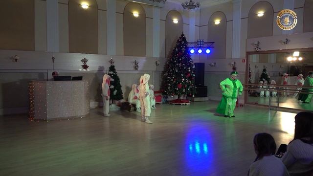 Народный хореографический ансамбль «Родничок», Новогоднее театрализованное представление смотреть онлайн