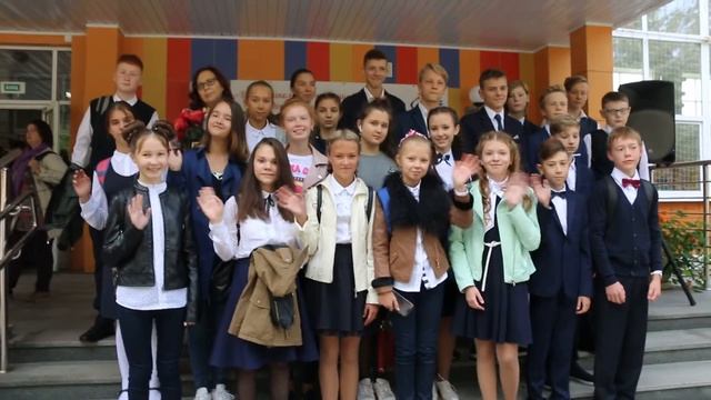 На ступенях школы. Фото на память смотреть онлайн
