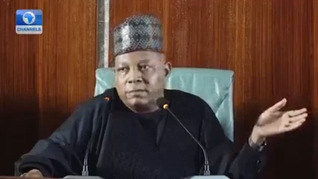 #kashim Shettima~ if u keep throwing stone to every dog u will not reach your destination. смотреть онлайн