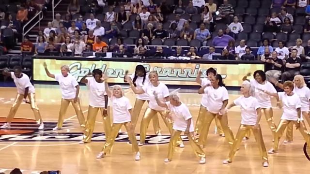 Golden grannies at Phoenix Mercury! смотреть онлайн