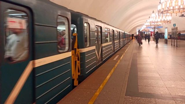 Отправление "голубой смерти" (Номерной 81-717/714 №9050-№9051) со станции Черная речка смотреть онлайн