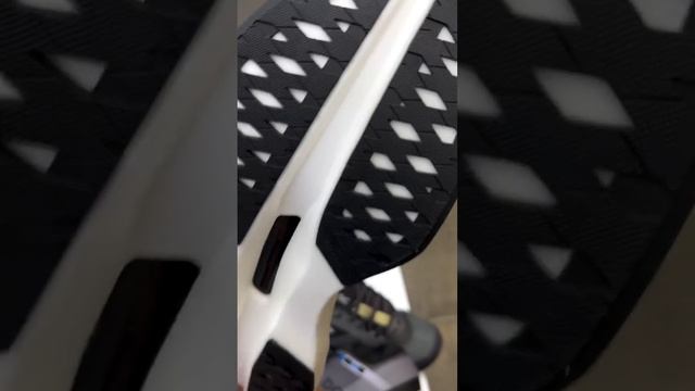 Спортивная модель On Cloudboom Max смотреть онлайн