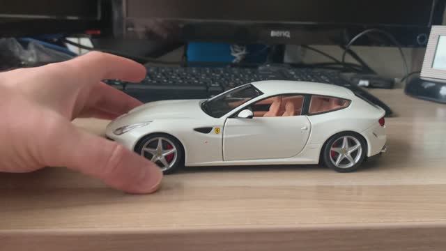 Обзор модели Ferrari FF от Bburago в масштабе 1/24 смотреть онлайн