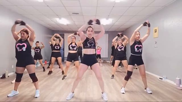 30 MIN CARDIO SIN SALTOS / CARDIO DANCE FITNESS смотреть онлайн