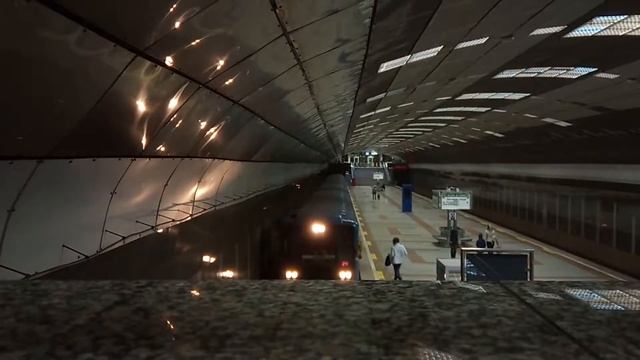 "Над поездом" Поезд метро 81-714/717 5. На станции Берёзовая Роща смотреть онлайн