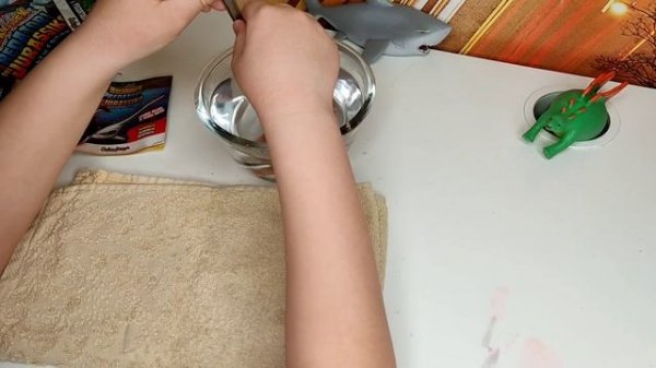 Распаковка антистресс-динозавр от Sbabam. Kreaturex Predatori del Jurassiko