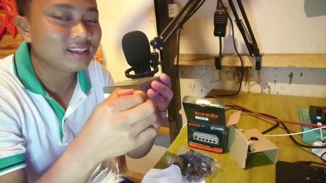 UNBOXING SWITCH TENDA TEG1005D 5 PORT GIGABIT ETHERNET SWITCH смотреть онлайн