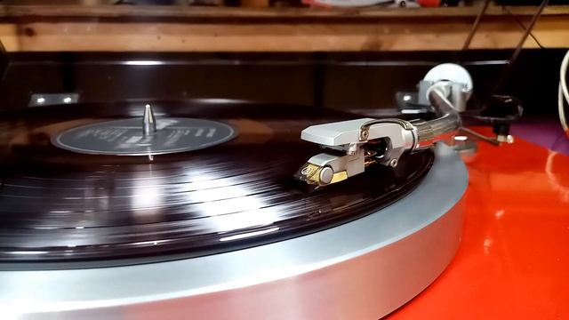 Audio Technica AT-E30 with original HEADSHELL смотреть онлайн