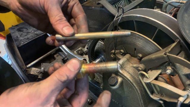 OLD SKI-DOO CLUTCH REMOVAL (1988 safari 377 electra) смотреть онлайн