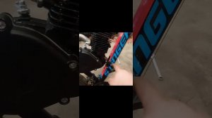 Установка F100 на велосипед. Двигатель F100. Велосипедный двигатель F100.