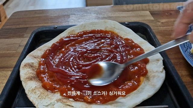 [#81] (subtitles) 집에서 쉽게 만드는 피자. 페퍼로니 피자 vs 해산물 피자 смотреть онлайн
