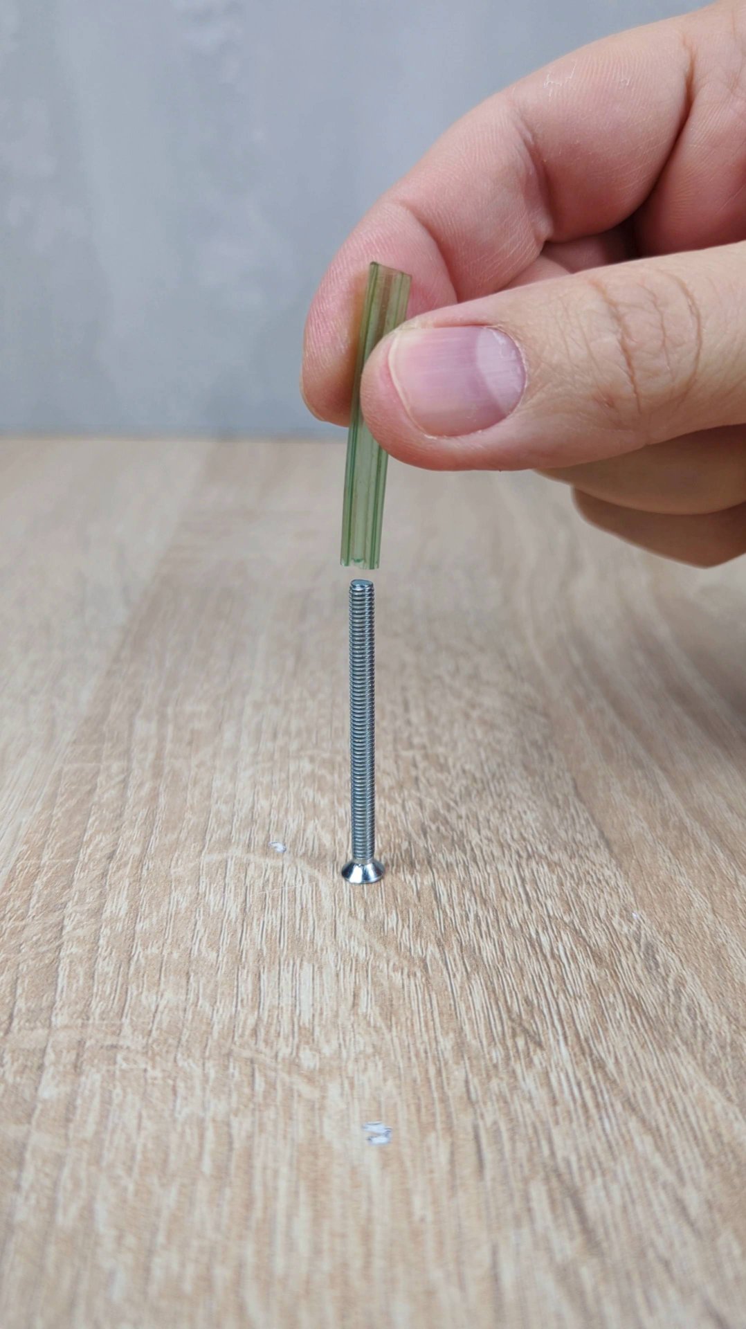 Обязательно запомните эту хитрость! Как забить гвоздь, чтобы не повредить кабель канал смотреть онлайн