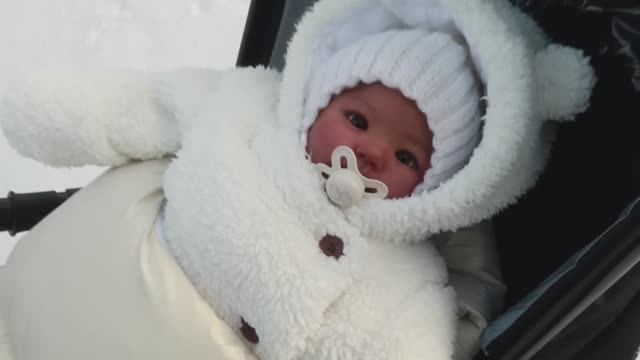ВЛОГ ШОПИНГ В ДЕТСКОМ МИРЕ ПРОГУЛКА С ХАННОЙ ПОЕЗДКА В ДЕРЕВНЮ, VLOG WALK SHOPING WITH REBORN HANNAH смотреть онлайн