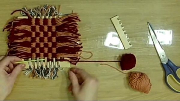 Плетение коврика на раме из остатков пряжи #остатки #recycling #ковёр #утилизацияотходов #рукоделие