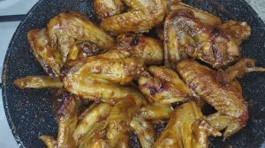 Вкуснейшие куриные крылышки на сковороде по простому рецепту.