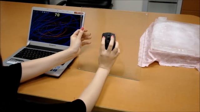 Force M9 Ice mouse can work on any surface смотреть онлайн