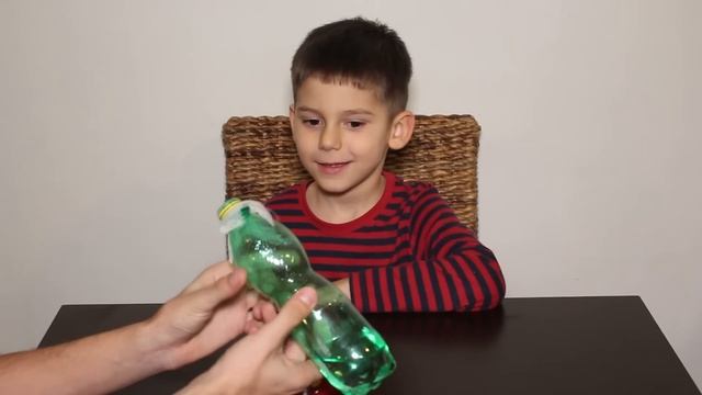 Вода в бутылке - детский эксперимент смотреть онлайн