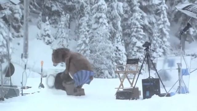 Медведь неожиданно появился на съемках Кураж Бамбей) смотреть онлайн