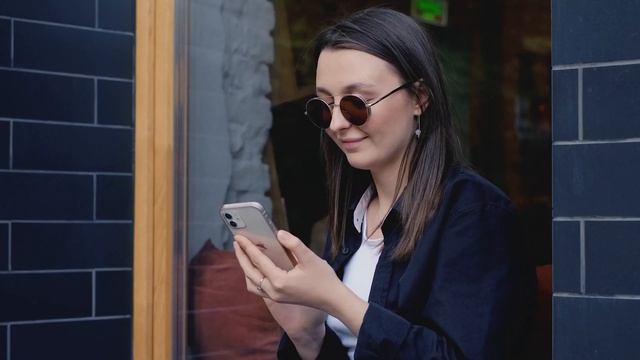 iPhone vs. Android: Difference Between iPhone and Smartphone смотреть онлайн