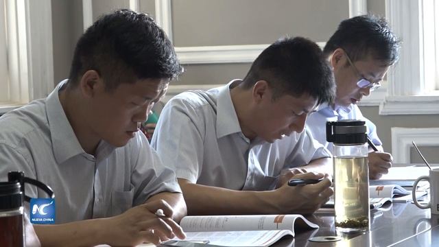 Empleados de la empresa china Yutong aprenden español en Cuba смотреть онлайн