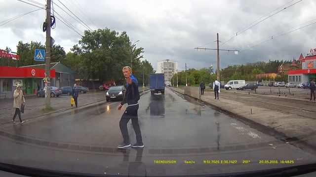 Благодарный пешеход :) смотреть онлайн