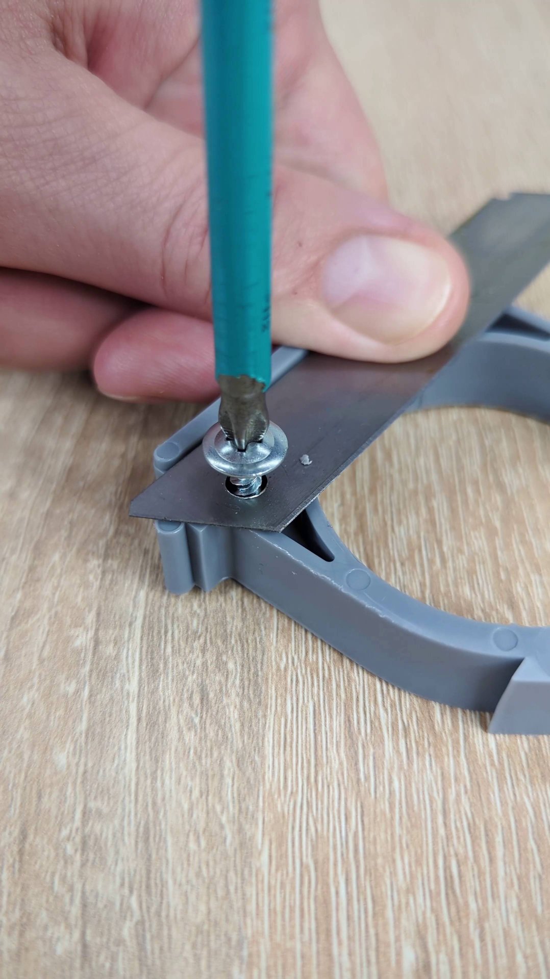 Обязательно запомни эту хитрость! Как легко и быстро разрезать пластиковую трубу смотреть онлайн