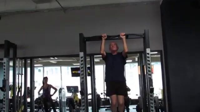 David Age 74 Leg Raises to Bar Spinning Center Gym CTG 031222 смотреть онлайн